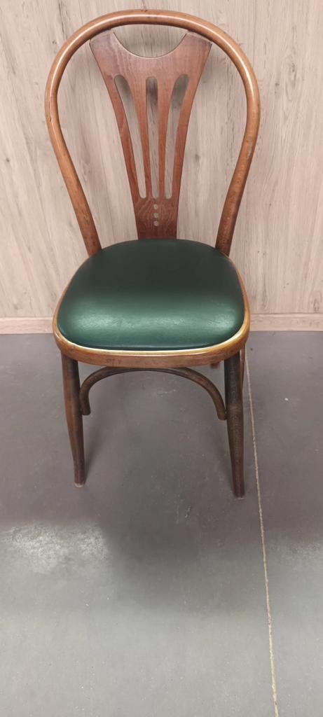 26 cafe stoelen, Ophalen