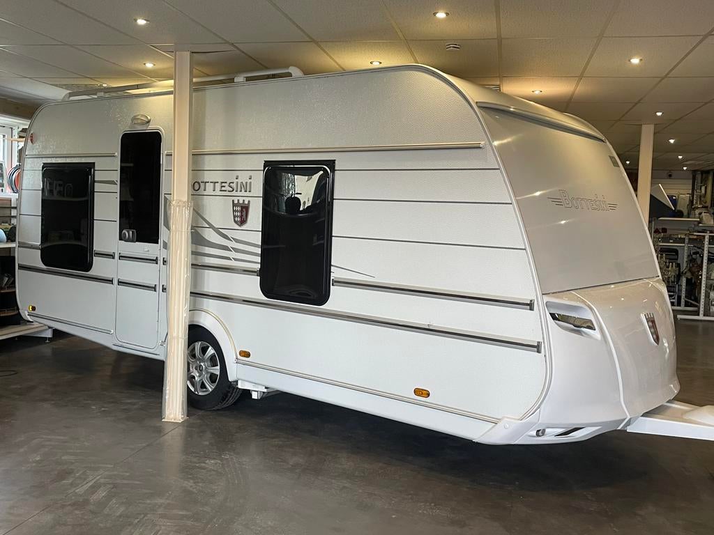 Prachtige caravan Tabbert met mover, tent bj 2019, Caravans en Kamperen, Caravans, Tabbert, Bedrijf, Tot en met 4