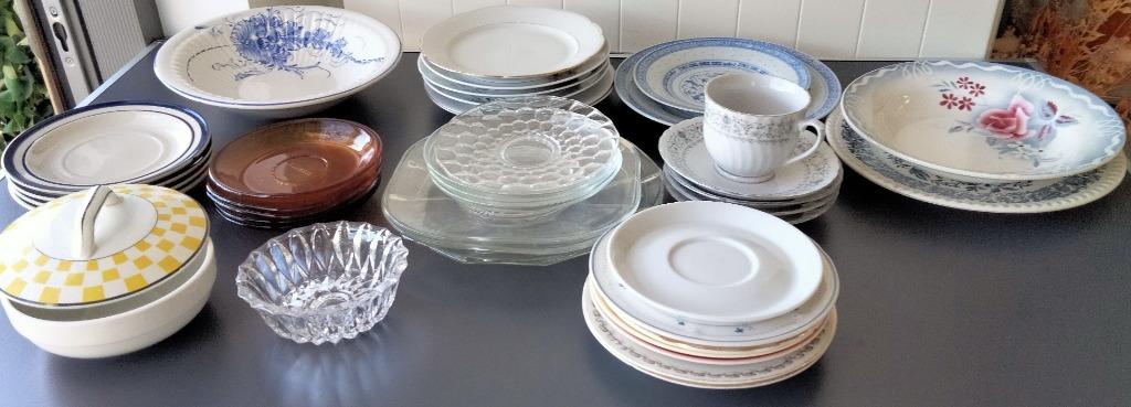 LOT de 41 Pièces de Vaisselle, Enlèvement ou Envoi, Utilisé, Assiettes(s)