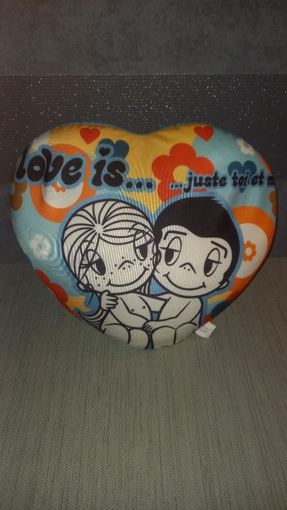 Kussen Love is, Ophalen of Verzenden, Zo goed als nieuw, Hartvormig