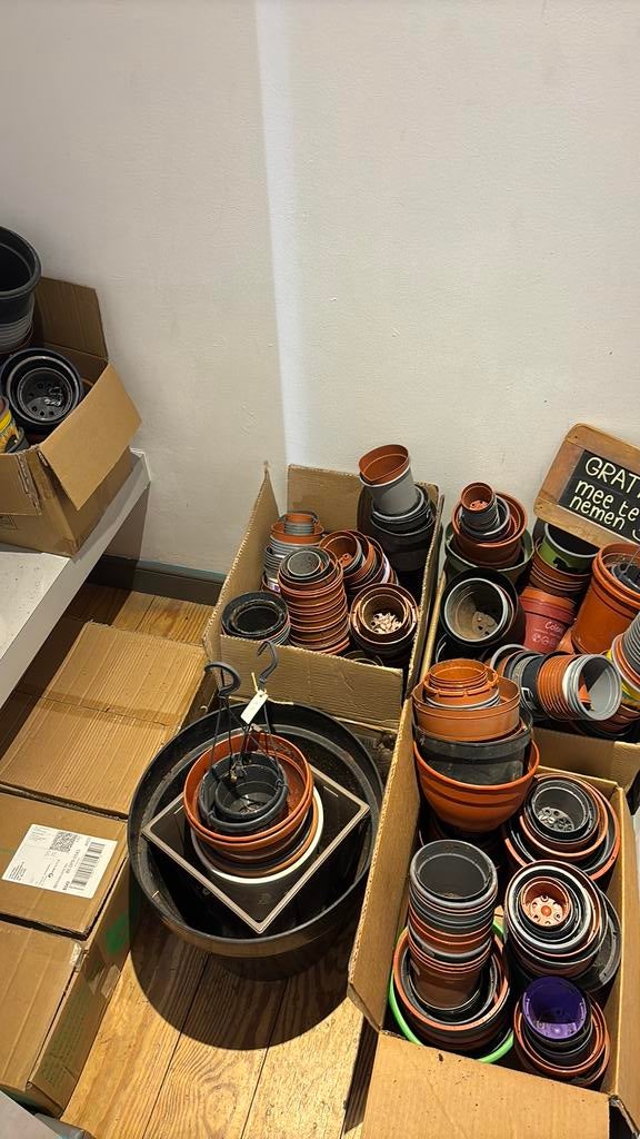 Gratis kweekpotjes in alle maten, Ophalen, Zo goed als nieuw