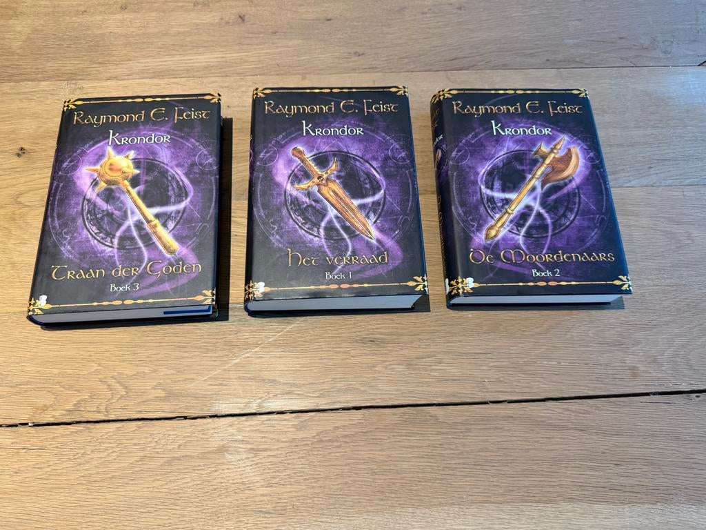 Krondor - trilogie van raymond e feist, Ophalen of Verzenden, Zo goed als nieuw
