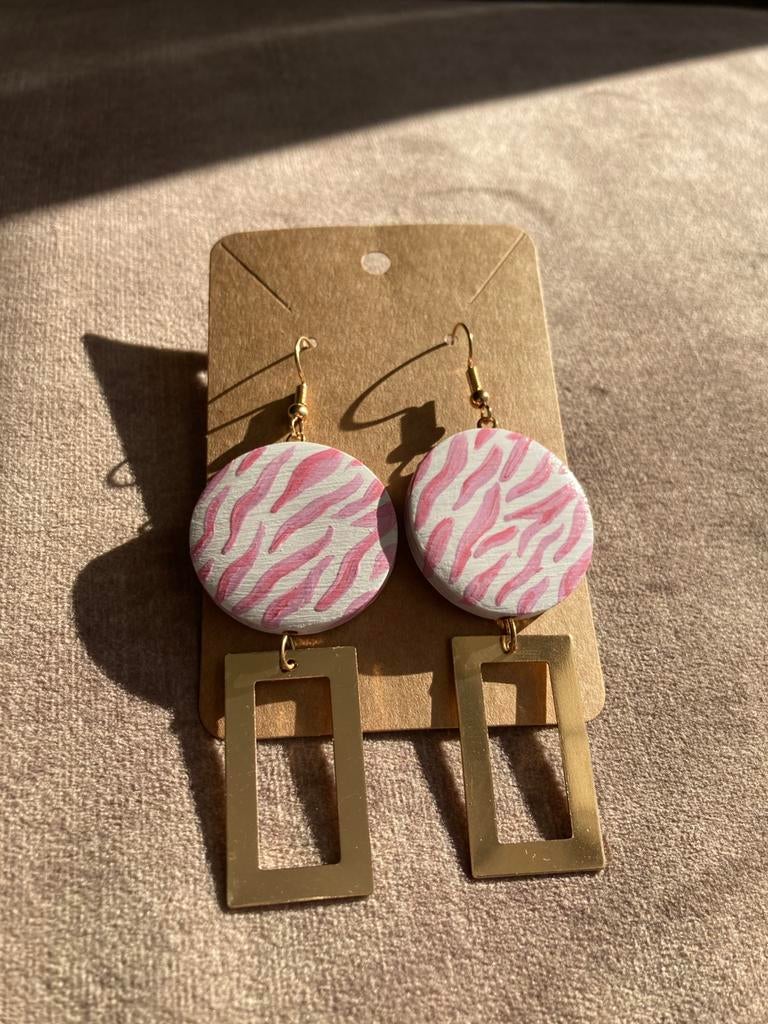 Handbeschilderde Oorbellen Pink Zebra💕🦓, Overige materialen, Nieuw, Ophalen of Verzenden, Roze