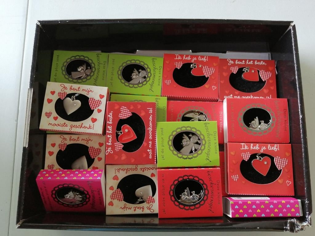 Hangertjes, oorbellen, beertjes sleutelhangers, Verzamelen, Ophalen of Verzenden