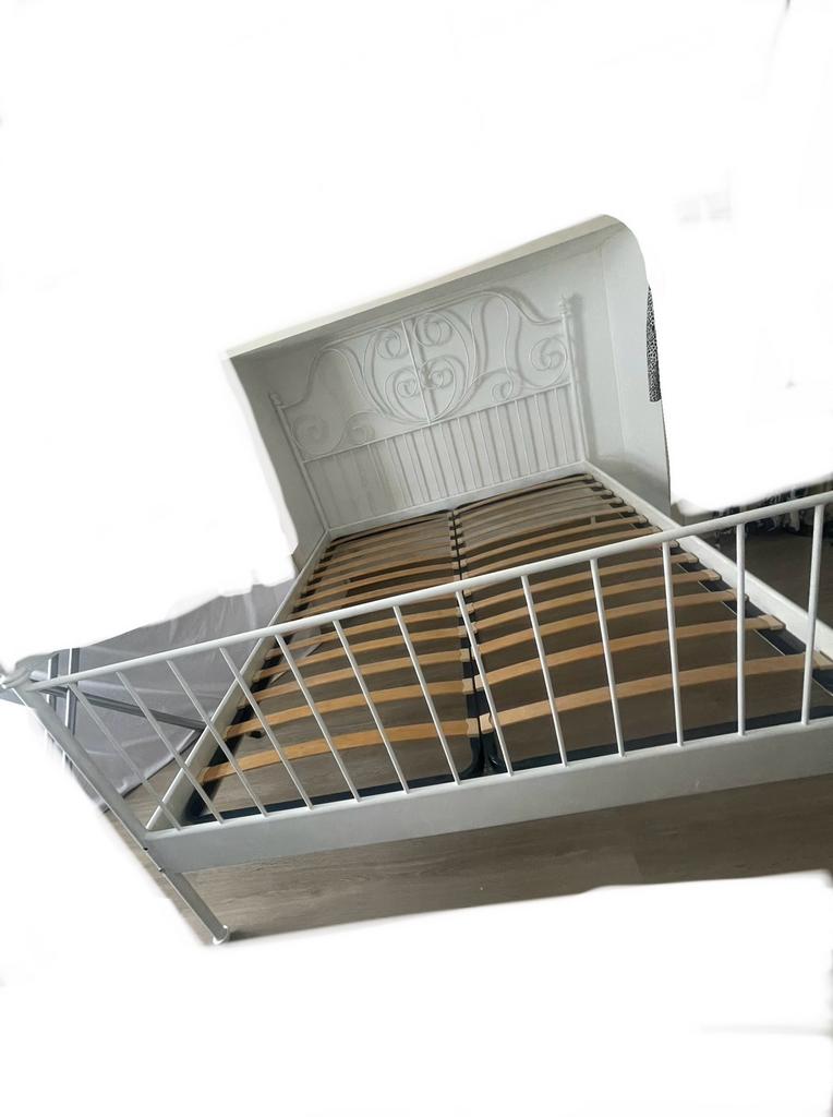 Lit metal ikea, Maison & Meubles, Chambre à coucher | Lits, Enlèvement, Comme neuf