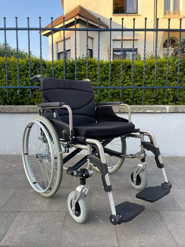 Chaise roulante pliable Vermeiren V 300 XXL 55 cm état neuf, Divers, Chaises roulantes, Enlèvement ou Envoi, Pliant, Comme neuf