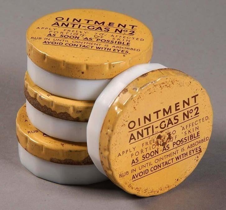 Pommade anti-gaz n2 pot WW2 masque à anglais BEF 1, Collections, Objets militaires | Général, Enlèvement ou Envoi