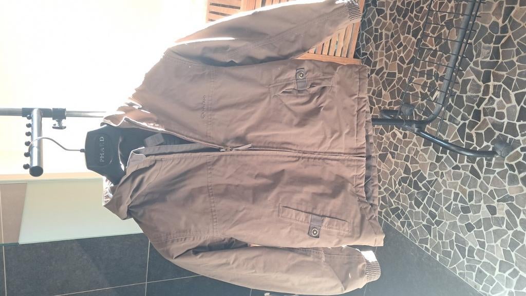 Veste d'hiver Quechua taille 134, Enfants & Bébés, Garçon, Enlèvement ou Envoi, Comme neuf, Quechua, Decathlon