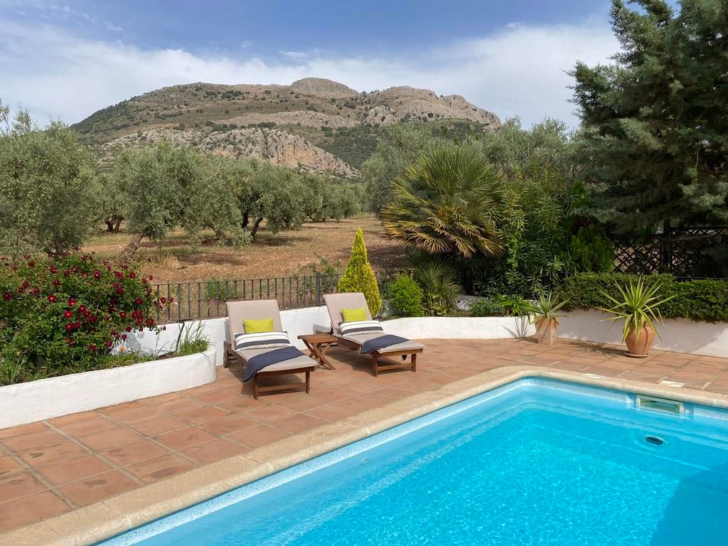 Vrijstaand vakantiehuis met privézwembad op 40 km van Malaga, 2 slaapkamers, In bergen of heuvels, Wasmachine, Landelijk
