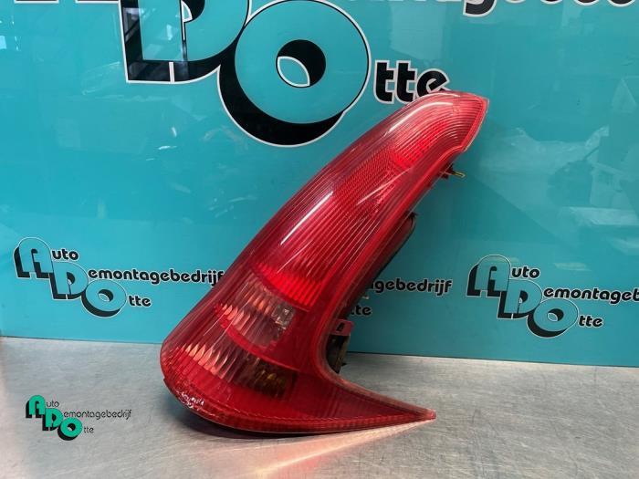 Feu arrière droit d'un Peugeot 206 (206 98-), -, 3 mois de garantie, Utilisé, -