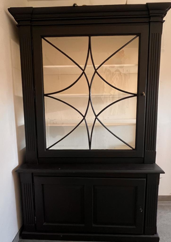 Flamant intérieur buffetkast met glas-in-loodraam, Pin, Comme neuf, 100 à 150 cm, Enlèvement