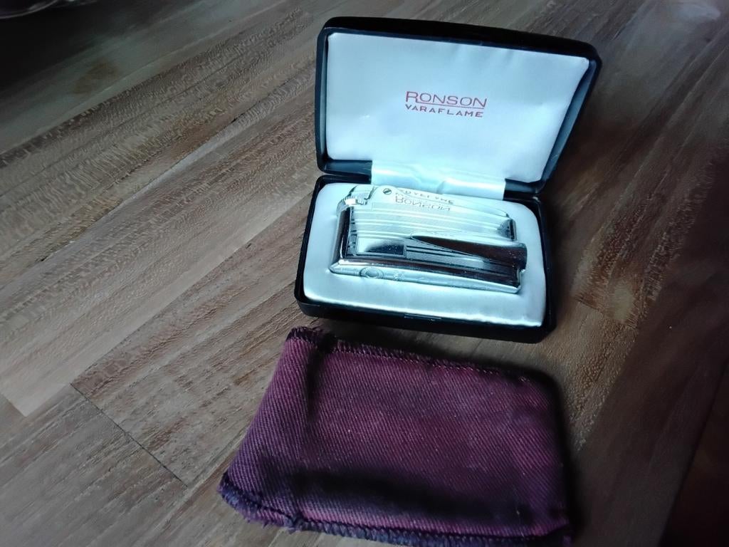 Twee oude aanstekers, Ophalen of Verzenden