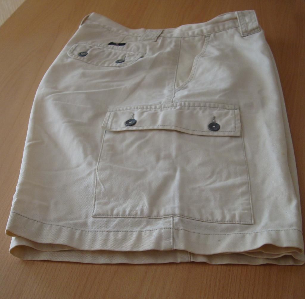 Bermuda beige - taille 42 - unisexe - parfait état, Enlèvement ou Envoi, Cargo, Beige, Comme neuf