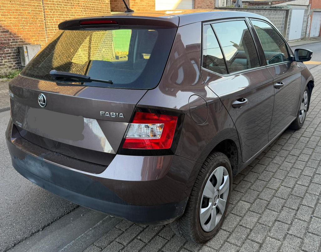 Skoda Fabia 1.2 Tsi model 2018 a réparer ou pour pieces, Autos, Skoda, Cruise Control, Achat, Euro 6, Boîte manuelle