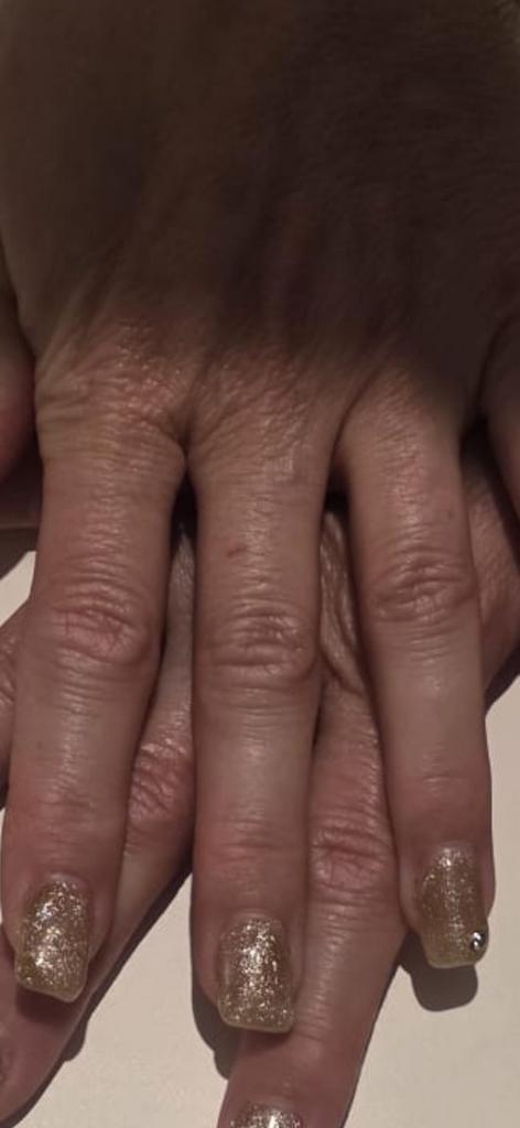 Net afgestudeerd nagelstyliste zoekt modellen, Ophalen, Zo goed als nieuw