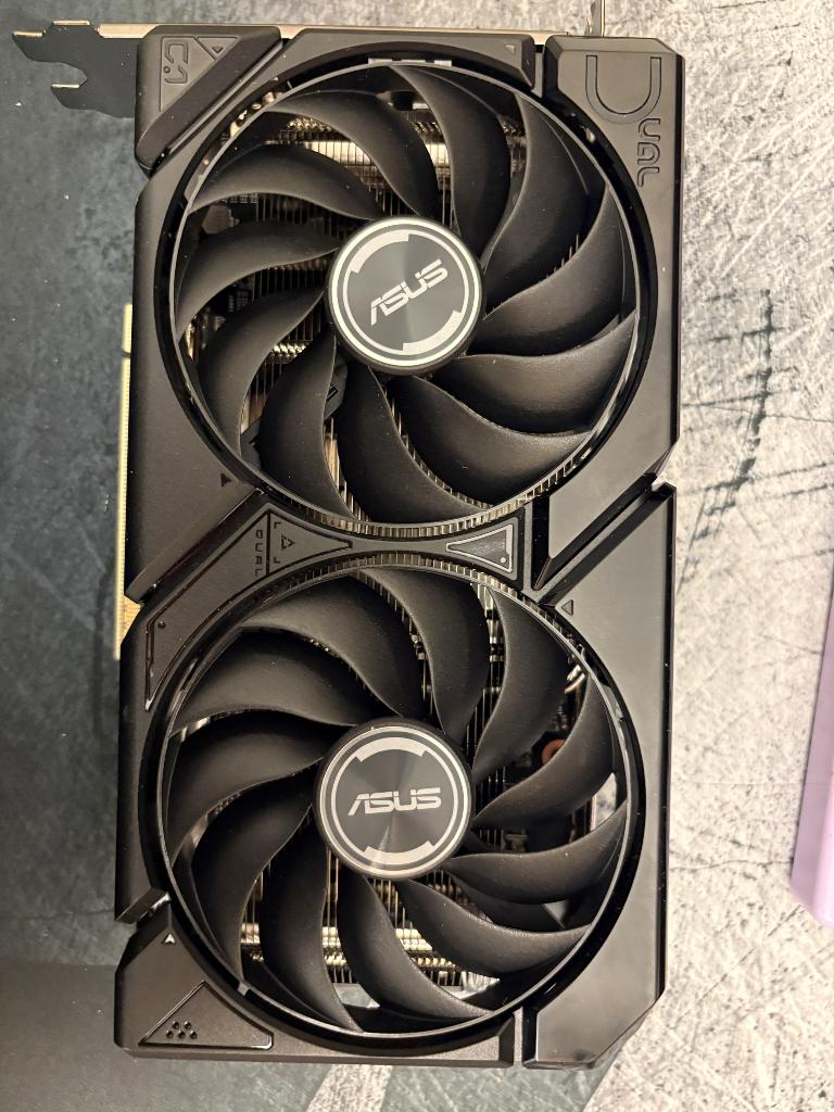 AMD Radeon RX9060XT 16GB, Computers en Software, Videokaarten, Ophalen of Verzenden, Zo goed als nieuw, AMD, HDMI