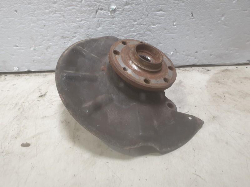 WIELNAAF RECHTS VOOR Volvo 480 (01-1986/07-1996), Auto-onderdelen, Remmen en Aandrijving, Volvo, Gebruikt