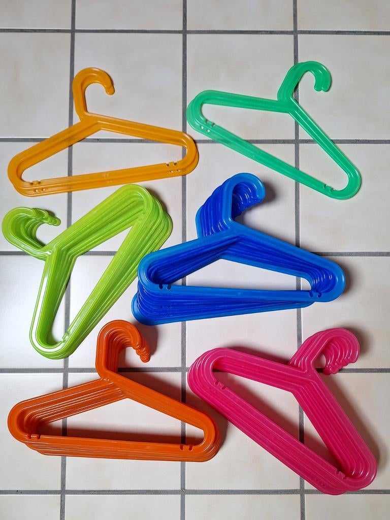 50 cintres colorés pour enfants à un prix avantageux, Vêtements | Femmes, Cintres, Enlèvement, Plastique, Enfants