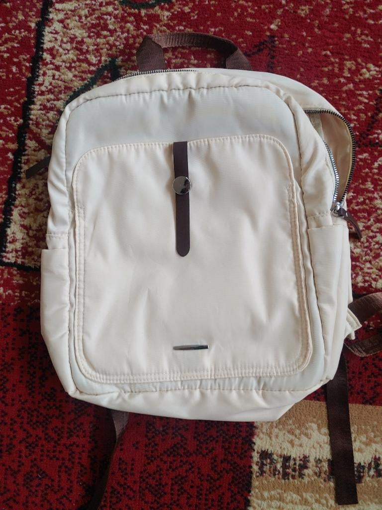 Witte rugzak, Handtassen en Accessoires, Tassen | Rugtassen, Overige merken, 25 tot 40 cm, Ophalen of Verzenden, Zo goed als nieuw