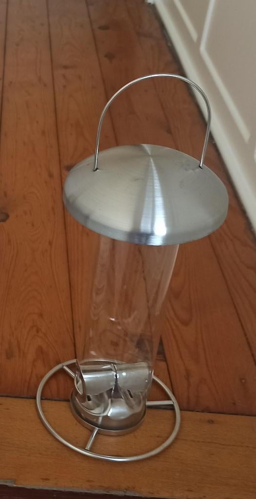 2 Vogel-voedersilo’s in plexi en roesvrijstaal