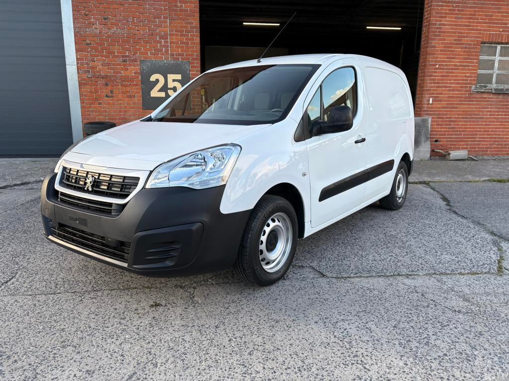 Peugeot Partner 37Dkm BTW Garantie Benzine!!!, Auto's, Bestelwagens en Lichte vracht, Voorwielaandrijving, Stof, Euro 6, 4 cilinders