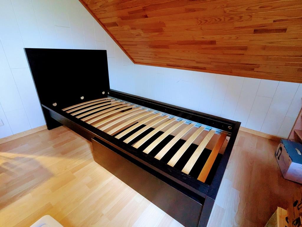 Ikea 1-persoonsbed met lade Malm zwart met of zonder matras, Huis en Inrichting, Slaapkamer | Bedden, Ophalen, Zwart