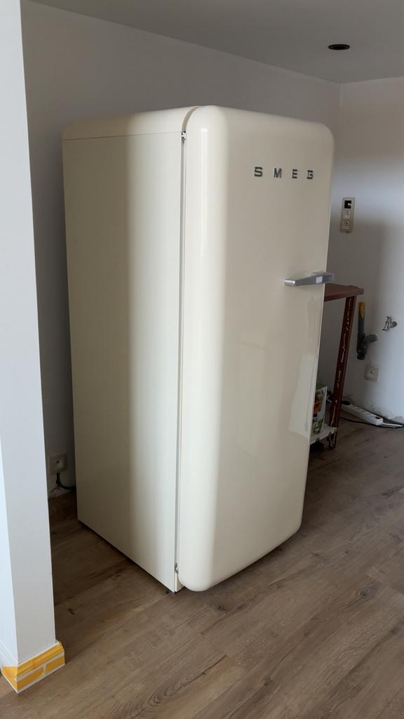 Frigo Smeg, Avec compartiment congélateur, Comme neuf, 45 à 60 cm, 150 à 200 litres