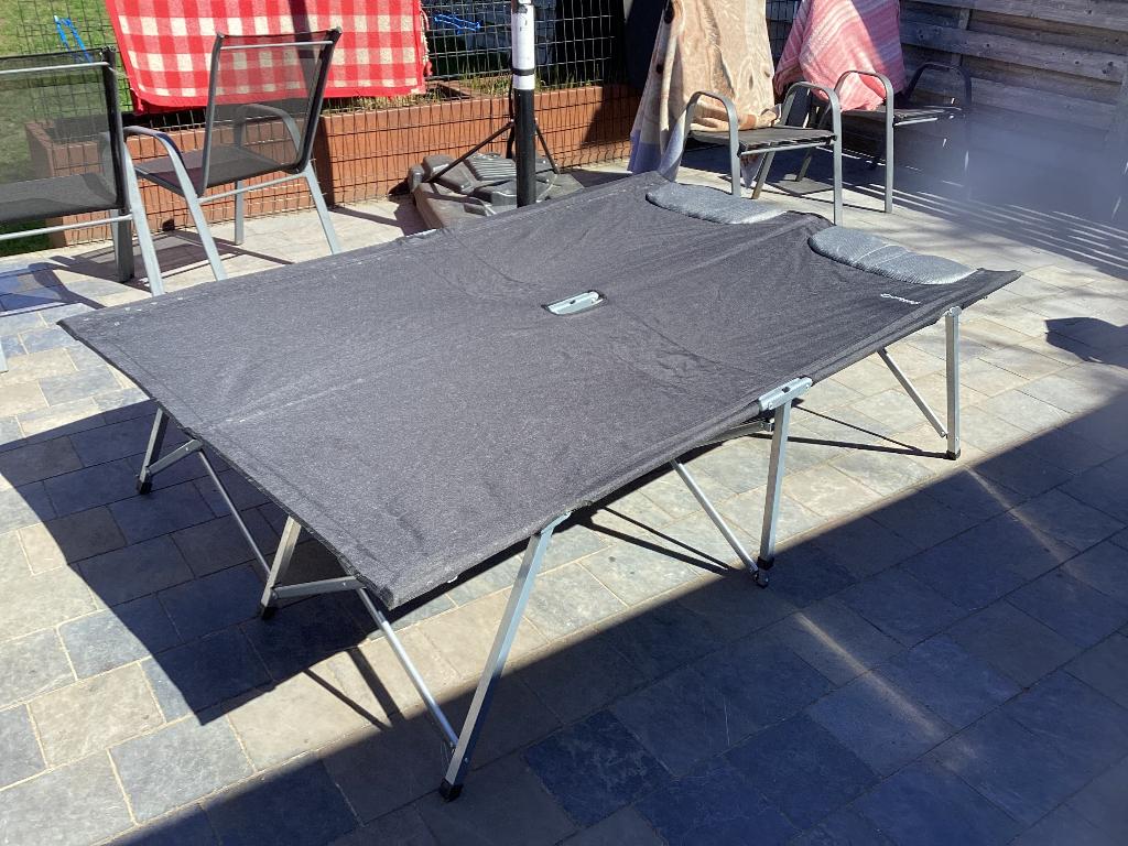 Dubbel veldbed, Caravans en Kamperen, Kampeeraccessoires, Ophalen, Zo goed als nieuw