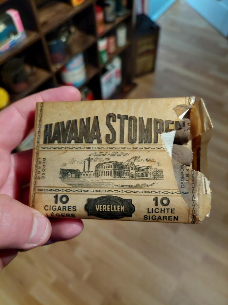 Oude sigaren nog in verpakking " Havana stompen", Ophalen