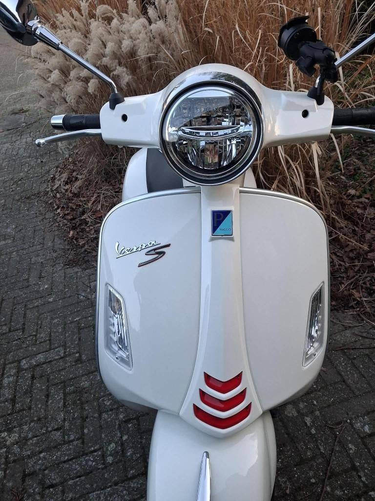 Vespa 300 hpe - GERESERVEERD, Motos, ABS, Scooter, Particulier, 12 à 35 kW