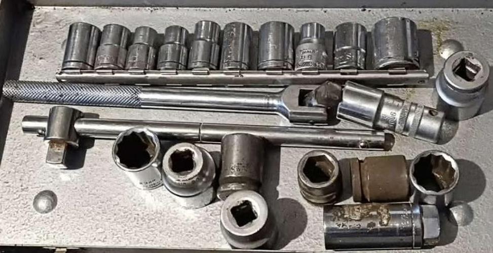 Ensemble de douilles et cliquets, Enlèvement ou Envoi, Utilisé