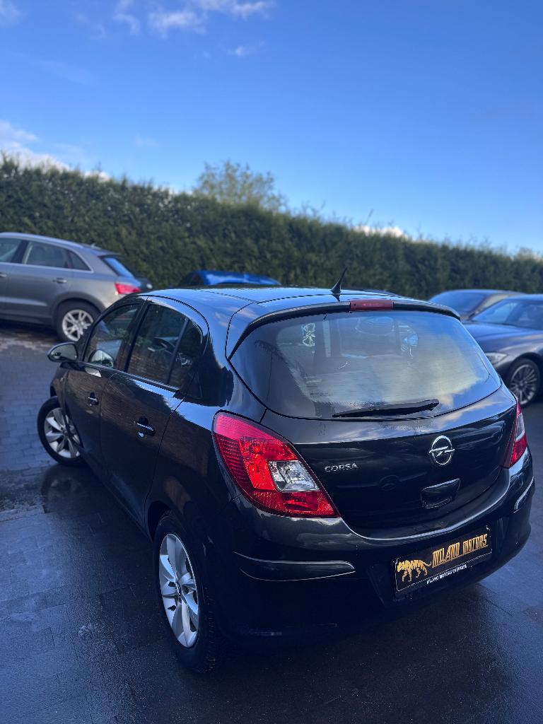 Opel Corsa 1.2 Benzine facelift, Auto's, Voorwielaandrijving, Euro 5, Stof, Zwart