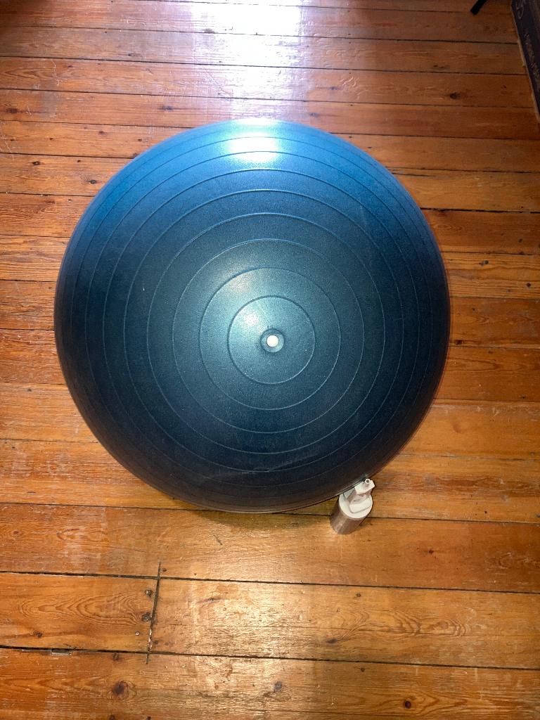 Ballon de pilates Domyos + pompe, Enlèvement, Utilisé, Accessoire de yoga
