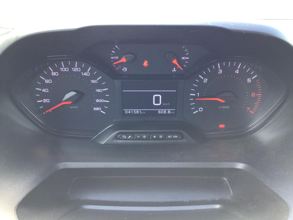 peugeot partner 100pk 2022 41000km 3plaatsen full/option, Stof, 4 cilinders, Bedrijf, Zilver of Grijs