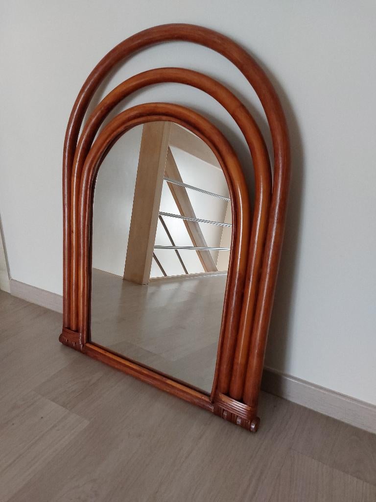 Miroir en rotin, Enlèvement