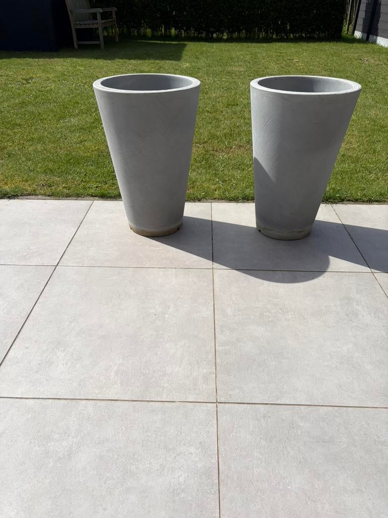 Grijze bloempotten, Kunststof, Gebruikt, Rond, Balkon