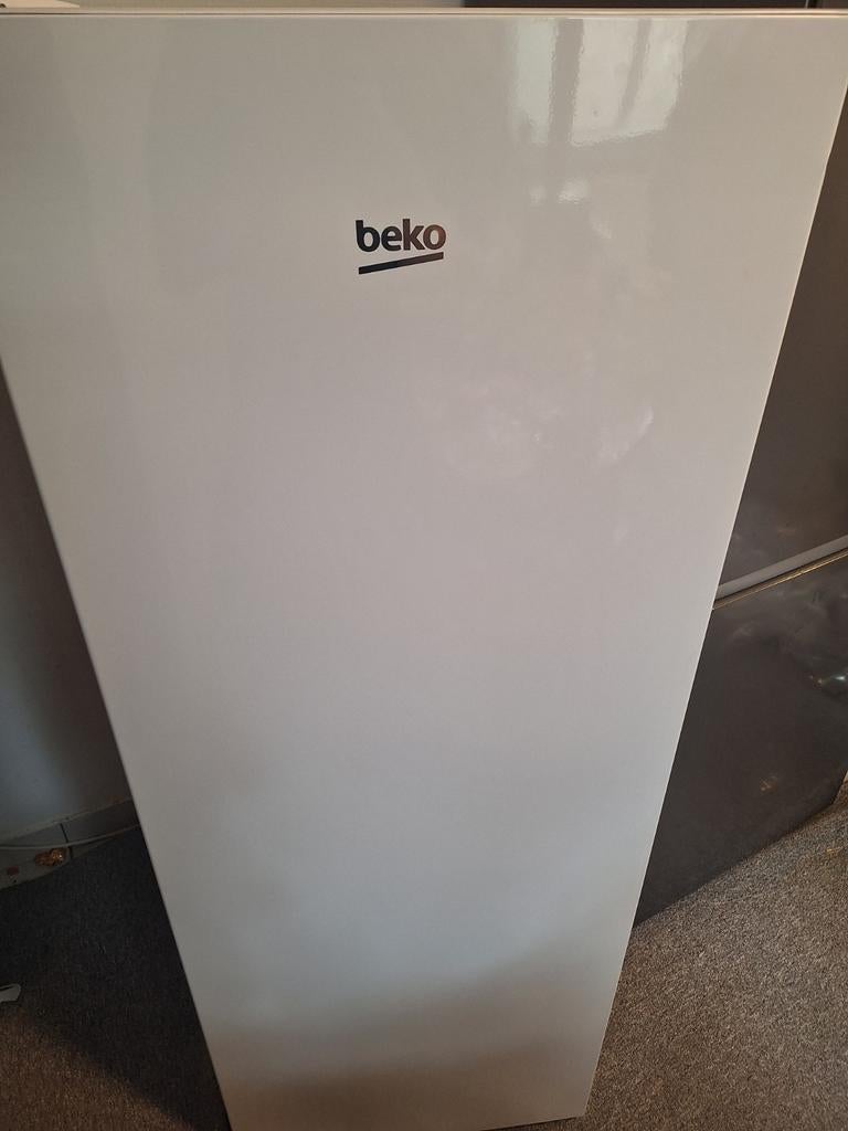 Beko ijskast, Ophalen, 100 tot 150 liter, Zo goed als nieuw, 140 tot 160 cm