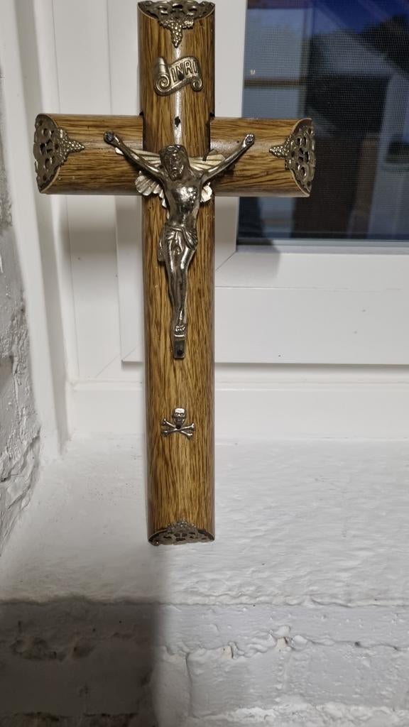 Christ sur bois et garni de métal ou regule   voir photos, Antiquités & Art, Enlèvement