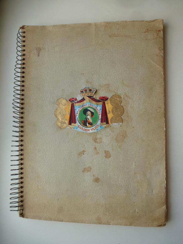 SIGARENBANDJES oud boek met ingeplakte sigarenbandjes, Ophalen of Verzenden, Gebruikt, Sigarenbandjes