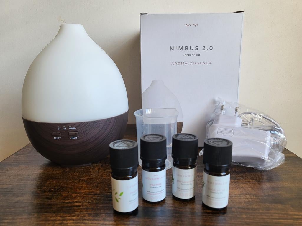 Aroma Diffuser met 7 ledkleuren en 4 etherische oliën, Ophalen of Verzenden, Zo goed als nieuw, Aroma
