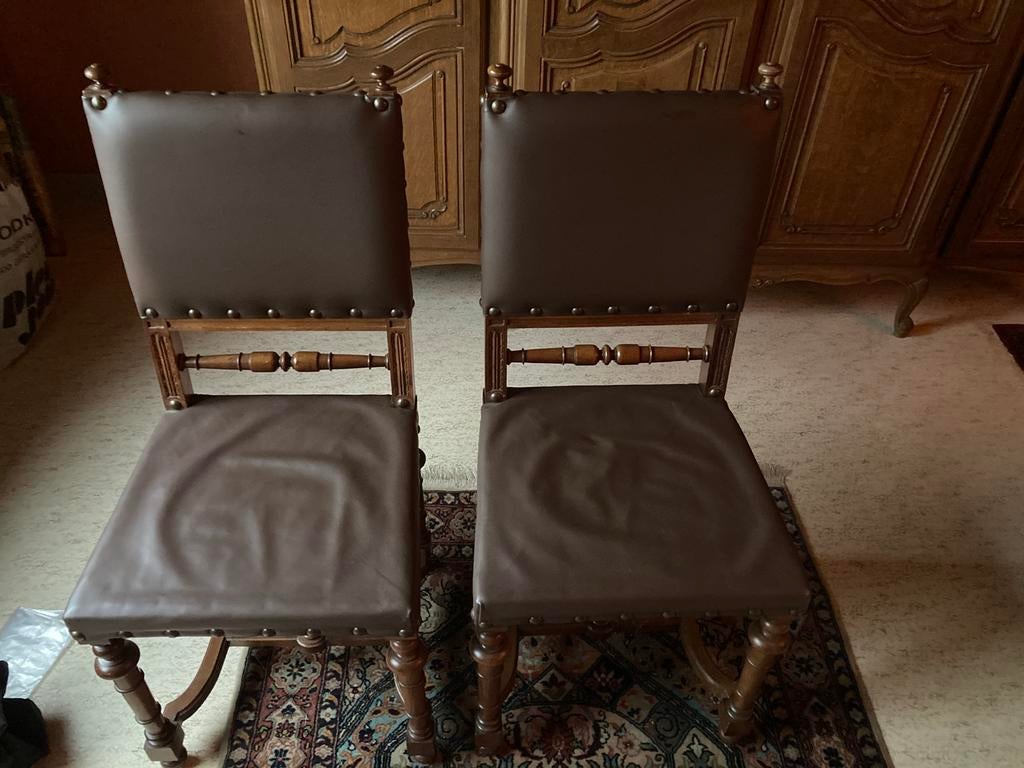 2 antieke houten stoelen met leder bekleed, Maison & Meubles, Comme neuf, Enlèvement, Bois, Deux