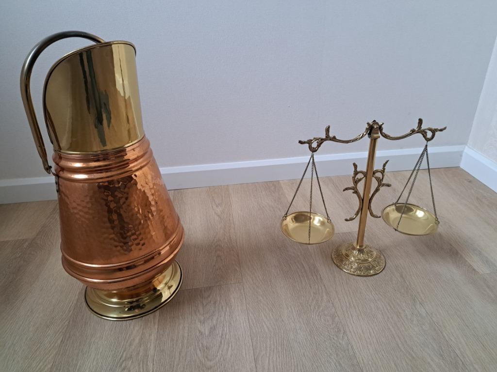 Koperen kolenkan en een geelkoperen weegschaaltje, Ophalen, Zo goed als nieuw