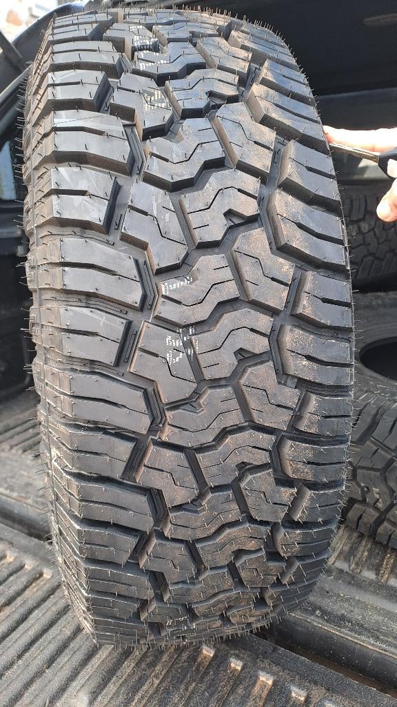 Pneus jeep, Autos : Pièces & Accessoires, Pneus & Jantes, Neuf, 4 Saisons, Enlèvement, 265 mm