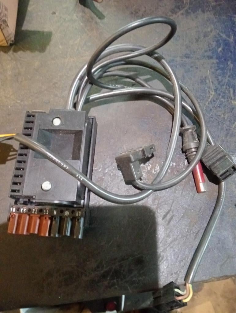 Elco, base de relais, Enlèvement