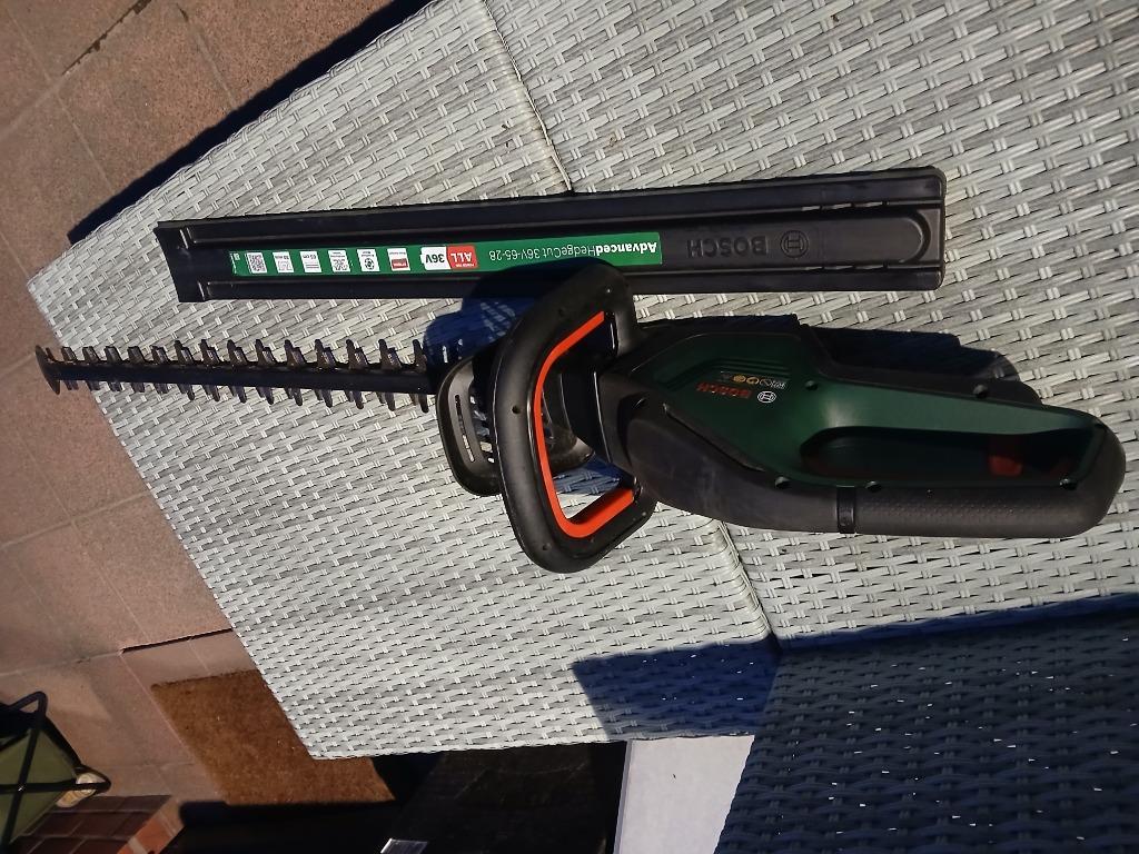 BOSCH Advanced heggenschaar 36V Brushless professional, Ophalen, Zo goed als nieuw, Accu, Bosh