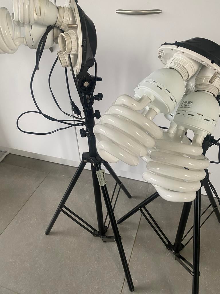 Support d'éclairage FalconEyes avec ensemble de lampes, TV, Hi-fi & Vidéo, Photo | Studio photo & Accessoires, Comme neuf, Lampe ou Kit de flash