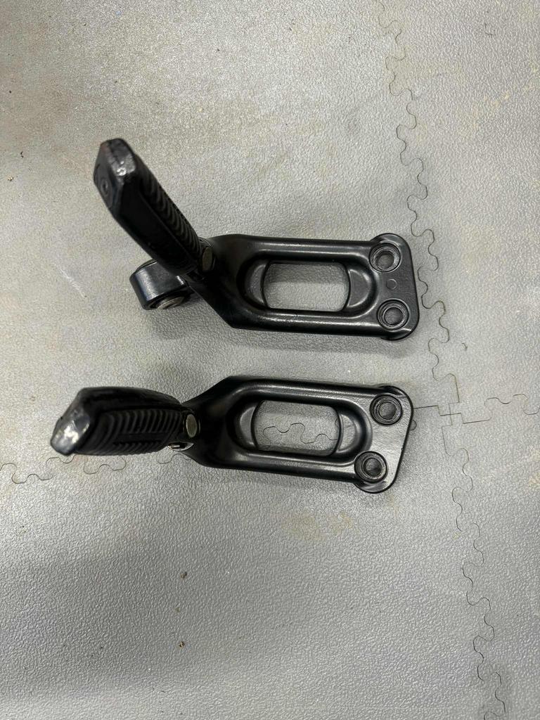 Voetsteunen achter V-rod, Motos, Enlèvement