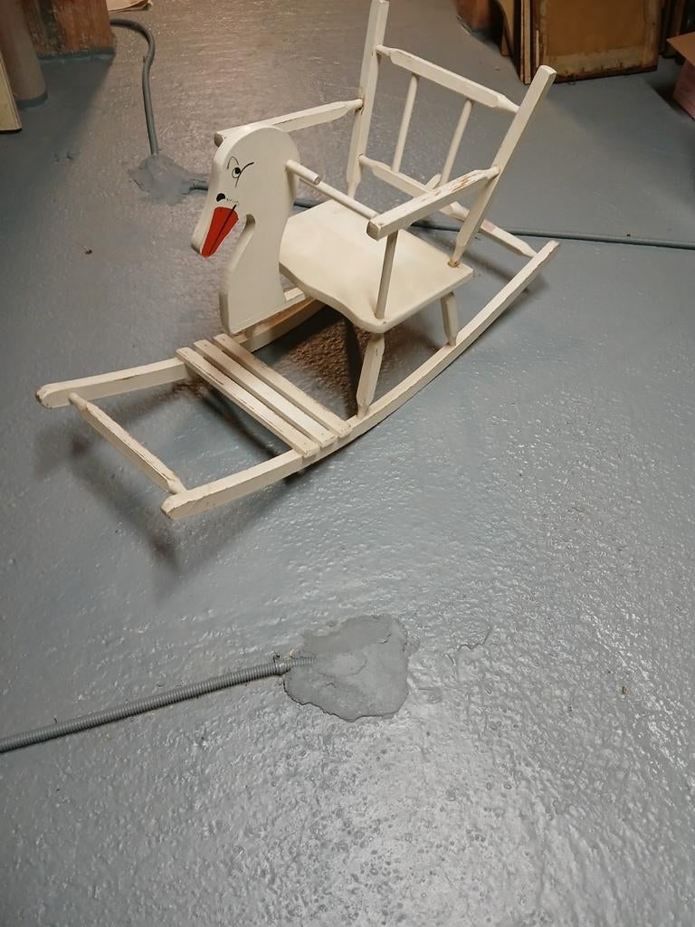 Vintage schommeleend, Ophalen