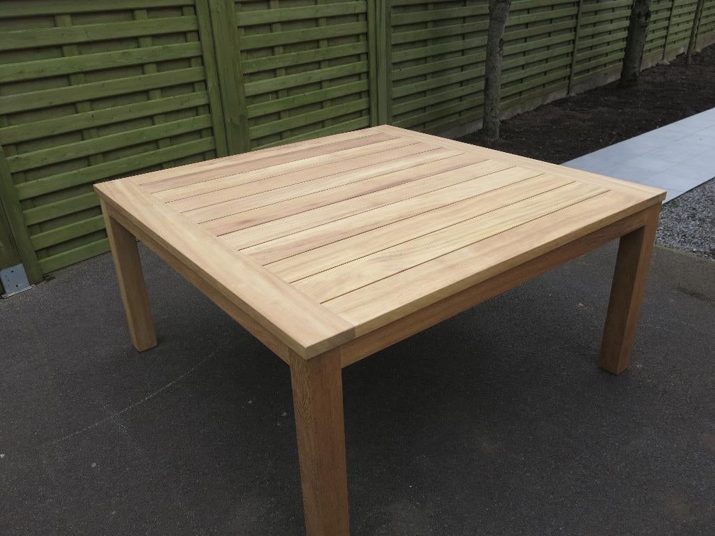 table carrée à vendre à bon prix !, Jardin & Terrasse, Tables de jardin, Neuf, Carré, Bois de teck, Enlèvement