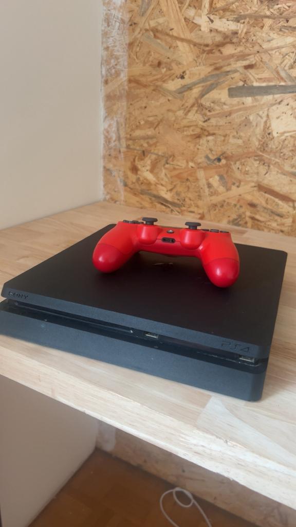 PS4 Slim 1TB met controller + 2 games en kabels, Avec 1 manette, Comme neuf, Enlèvement, 1 TB